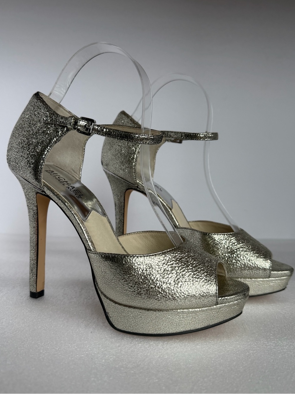 MICHAEL KORS Women's Silver Metallic Peep-Toe Platform Heels size 7.5